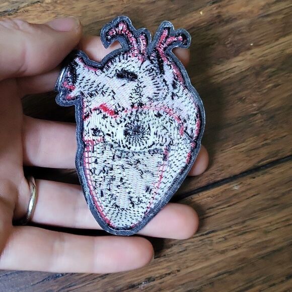NWOT Iron On Embroidered Heart with an Eye Applique - Picture 4 of 4